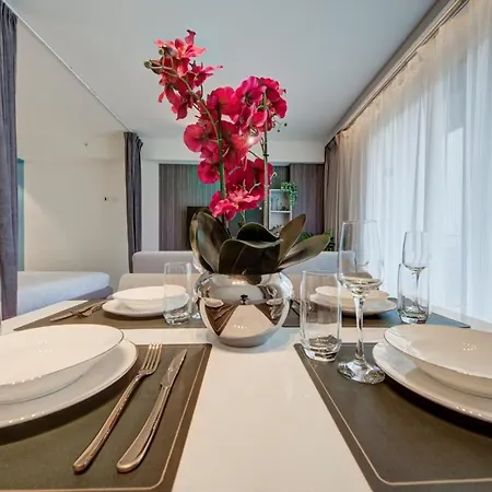 Mercury 317 - 2x Pool Cards Access & Shopping Mall Saint Julian's