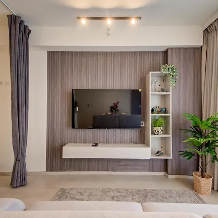 Mercury 317 - 2x Pool Cards Access & Shopping Mall Saint Julian's